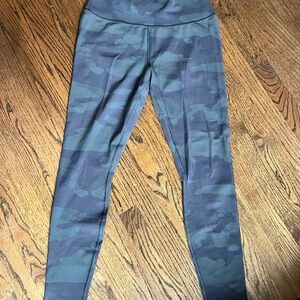 Alo Yoga Camouflage Leggings size L